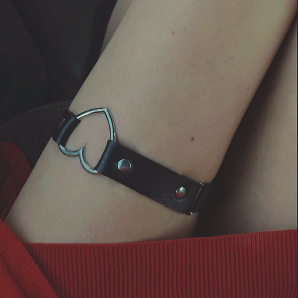 Black garter belt, with metal heart